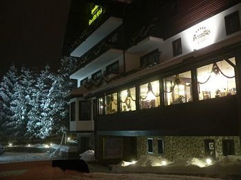 Albergue Heraldic Club Hotel
