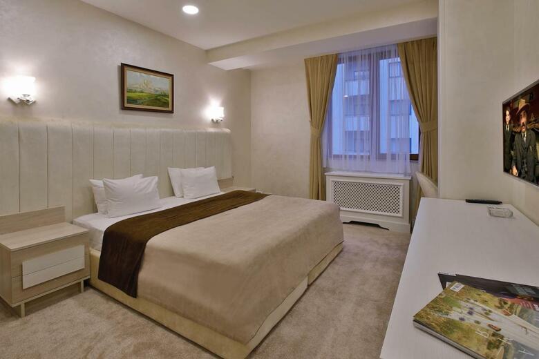 Ganjali Plaza Hotel