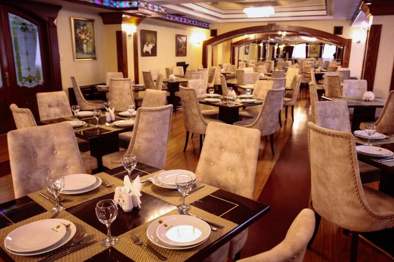Ganjali Plaza Hotel