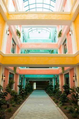 Rich Hotel