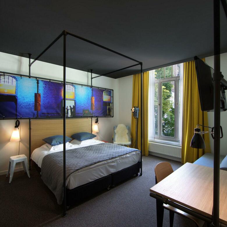 Zoom Hotel