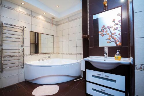 Stylish Apartment On Sverdlova 24