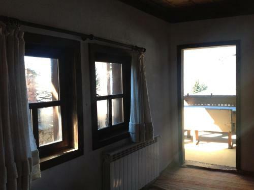 Hostal Bazoteva House
