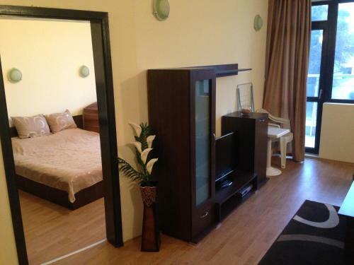 Dilov Apartments In Yalta Golden Sands