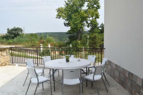 Hostal Koshov Guest House