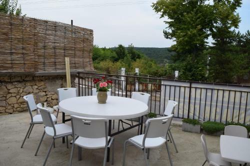 Hostal Koshov Guest House