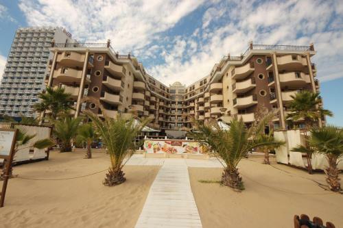 Menada Apartments In Golden Rainbow