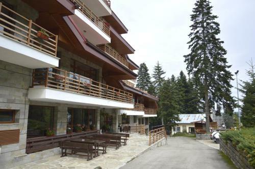 Yanakiev Club Hotel