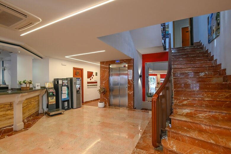 Pinos Playa Hotel