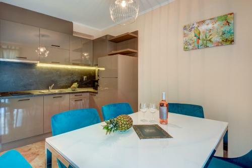 Venera & Anastasia Palace Apartments