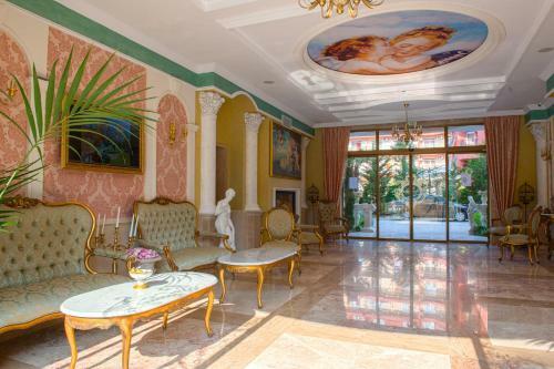 Venera & Anastasia Palace Apartments