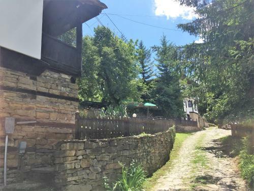 Parlapanova Guest House - Pool Access