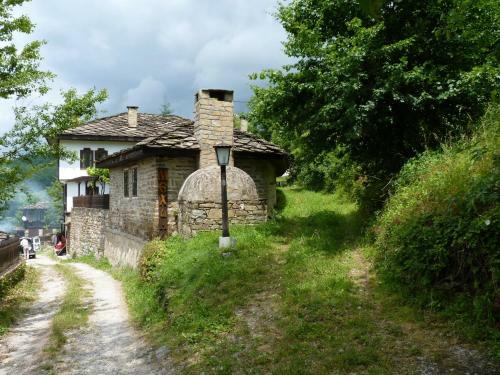 Parlapanova Guest House - Pool Access