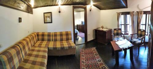 Parlapanova Guest House - Pool Access