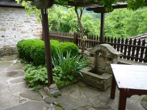 Parlapanova Guest House - Pool Access