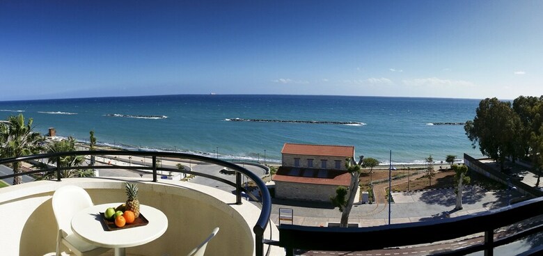 Pigeon Beach Hotel Apartments