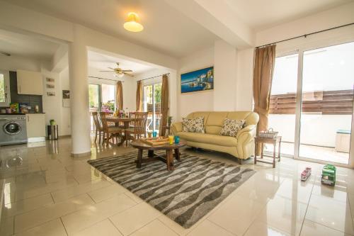 Villa Pernera Breeze