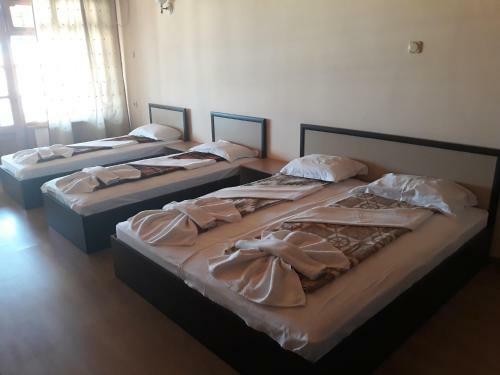 Hostal Guest House Lazur