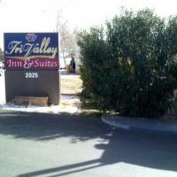 Hotel Tri Valley Inn & Suites