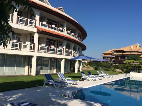 Apolonia Apartments