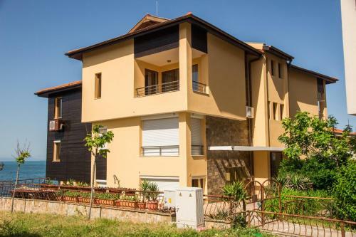 Sozopol Apartment With Sea View