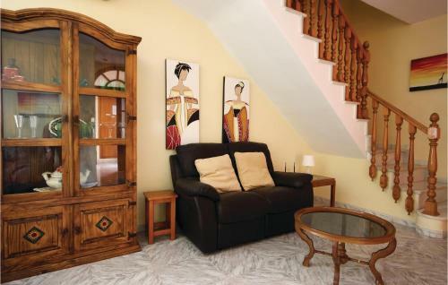 Four-bedroom Holiday Home Coin With A Fireplace 07