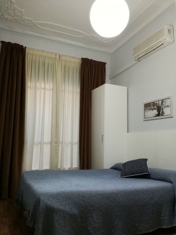 Hostal Lesseps