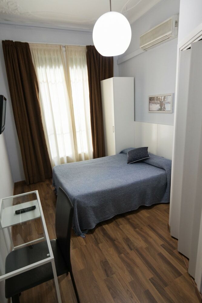 Hostal Lesseps