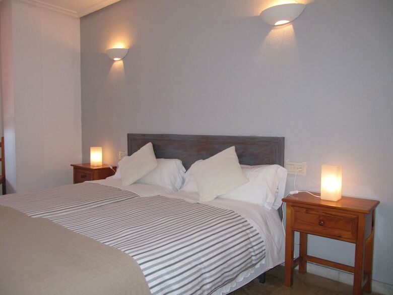 Hostal Las Cavenes Del Cabaco