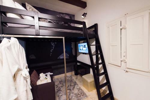 Hostal Backstage Boutique Townhouse