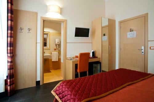 Hostal La Mongolfiera Rooms In Navona