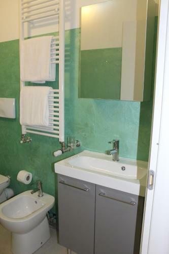 Hostal Rooms Of Love