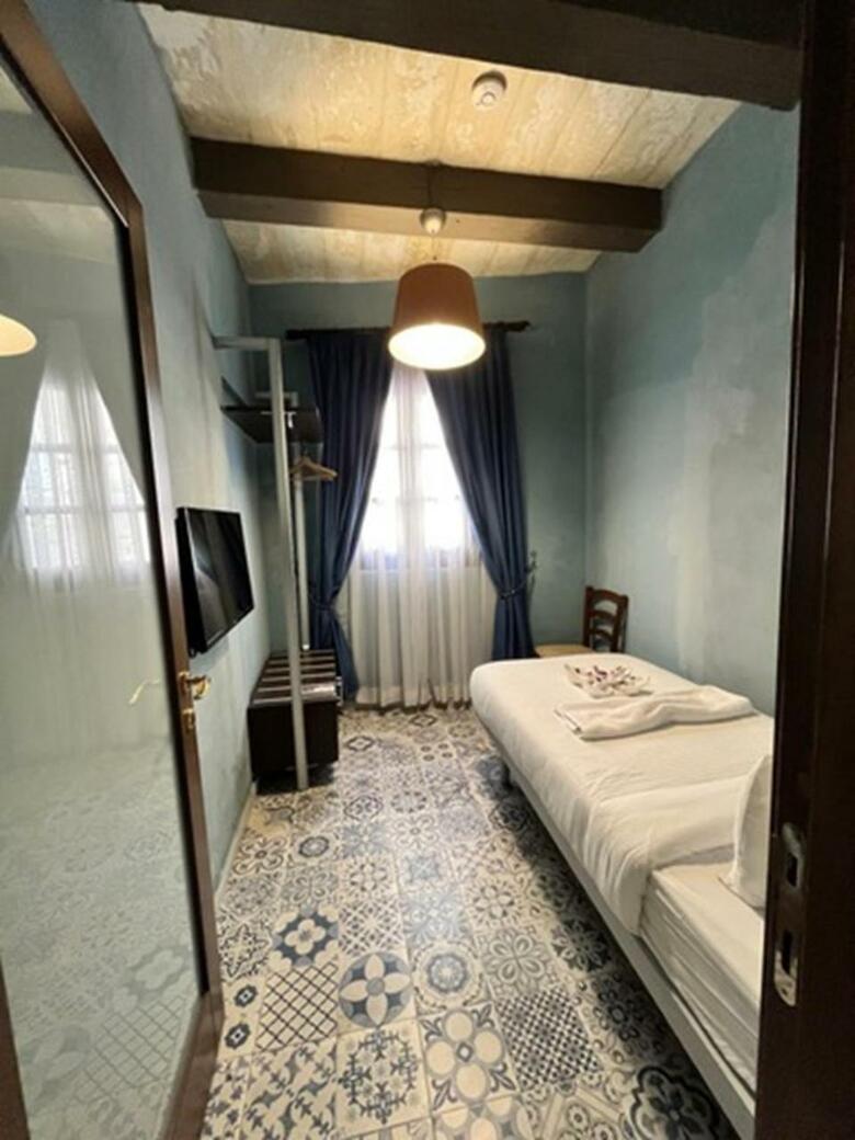 Hostal My Travel House