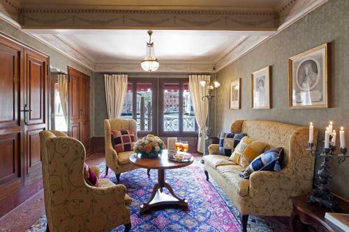 Hostal Palazzetto Pisani Grand Canal