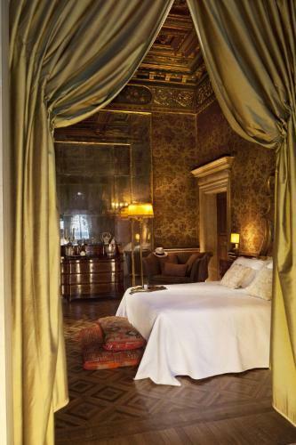 Hostal Palazzetto Pisani Grand Canal