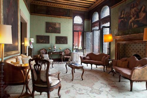 Hostal Palazzetto Pisani Grand Canal