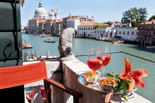 Hostal Palazzetto Pisani Grand Canal