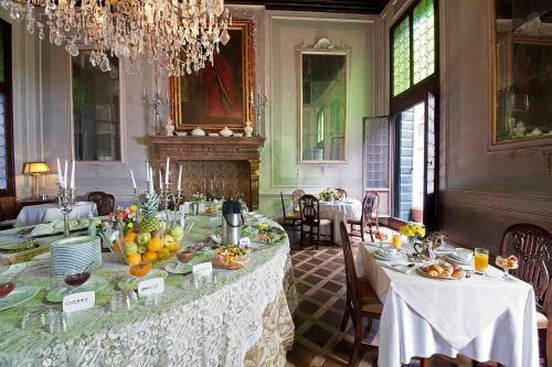 Hostal Palazzetto Pisani Grand Canal