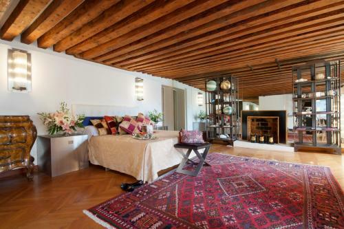 Hostal Palazzetto Pisani Grand Canal