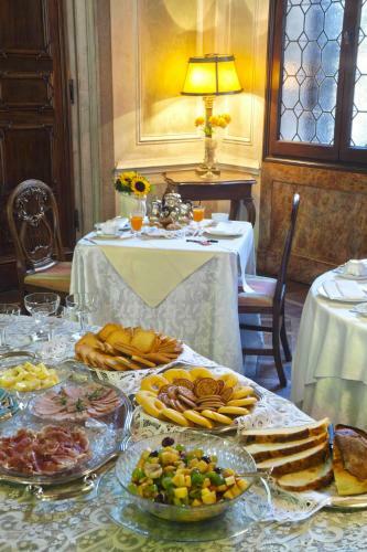 Hostal Palazzetto Pisani Grand Canal