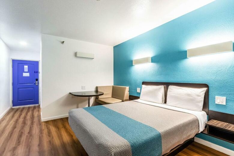 Hotel Motel 6-fountain Valley, Ca - Huntington Beach Area