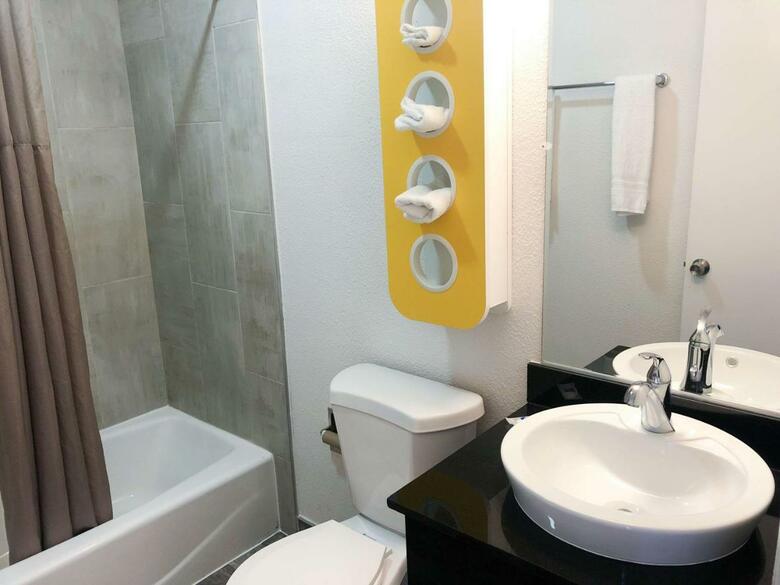 Hotel Motel 6-fountain Valley, Ca - Huntington Beach Area