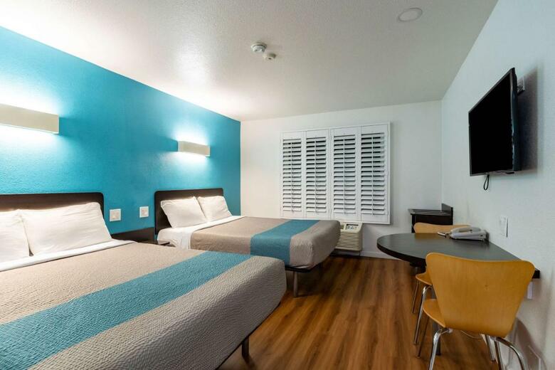 Hotel Motel 6-fountain Valley, Ca - Huntington Beach Area