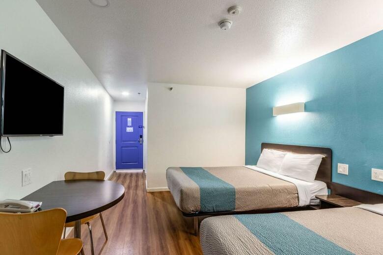 Hotel Motel 6-fountain Valley, Ca - Huntington Beach Area
