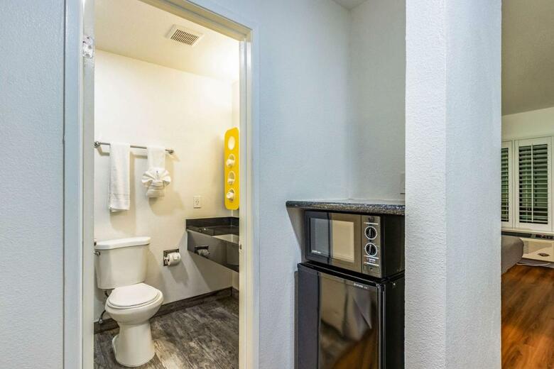 Hotel Motel 6-fountain Valley, Ca - Huntington Beach Area