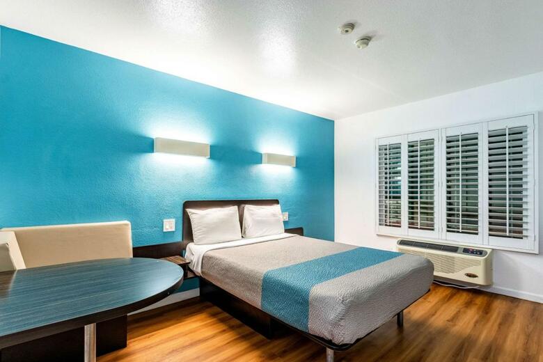 Hotel Motel 6-fountain Valley, Ca - Huntington Beach Area