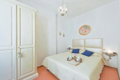 Santa Maria Novella Halldis Apartments
