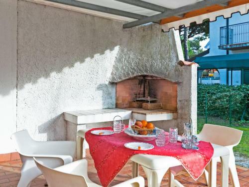 Two-bedroom Apartment Bibione Near River 7