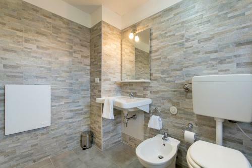 Hostal Case Vacanza Cleotto