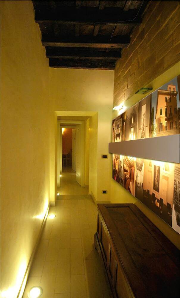 Hostal Lovin Roma Piazza Di Spagna